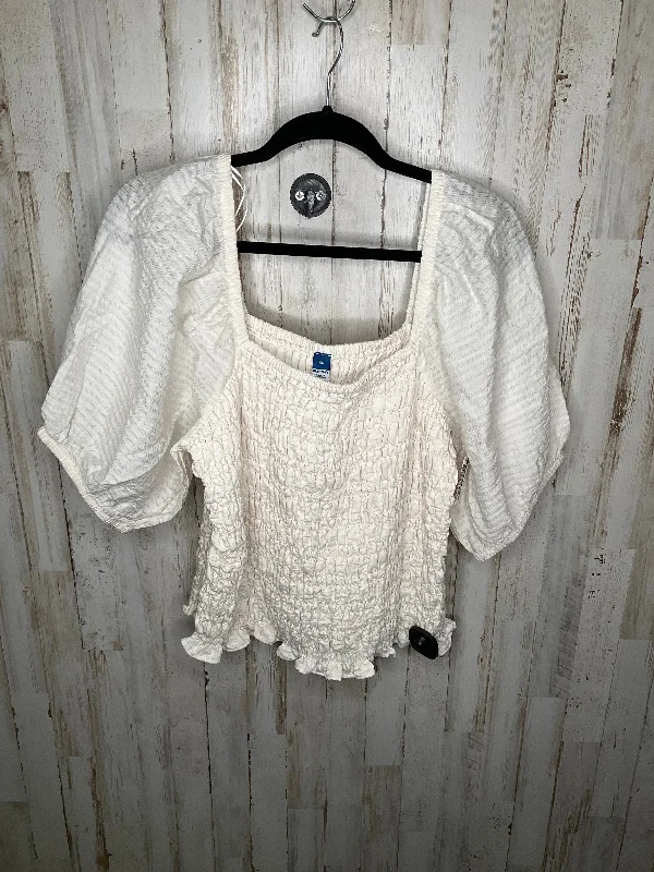 Top Short Sleeve By Old Navy In Cream, Size: Xl